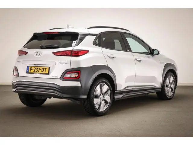 Hyundai Kona EV Fashion Sky 64 kWh | STUURVERWARMING | DAB | DRAADLOZE LADER | APPLE | CAMERA