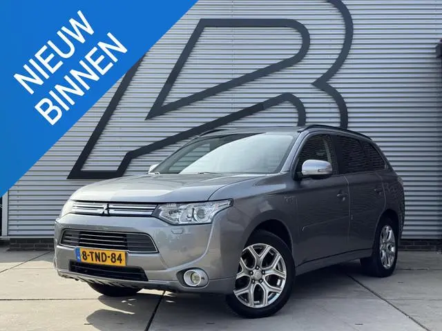 Mitsubishi Outlander 2.0 PHEV Instyle 2e Eigenaar|Schuifdak|Navi|Camera|Clima|Cruise|Stoelverwarming...