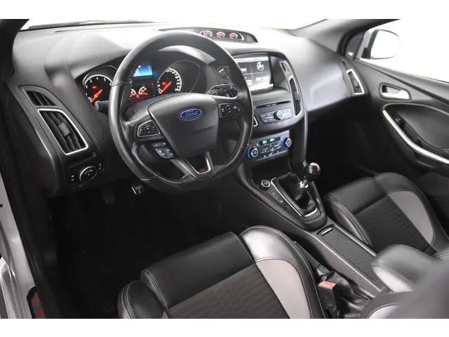 Ford Focus 2.0 EcoBoost ST-3 *Recaro*Navigatie*DAB*Preformance*