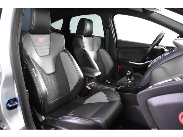 Ford Focus 2.0 EcoBoost ST-3 *Recaro*Navigatie*DAB*Preformance*