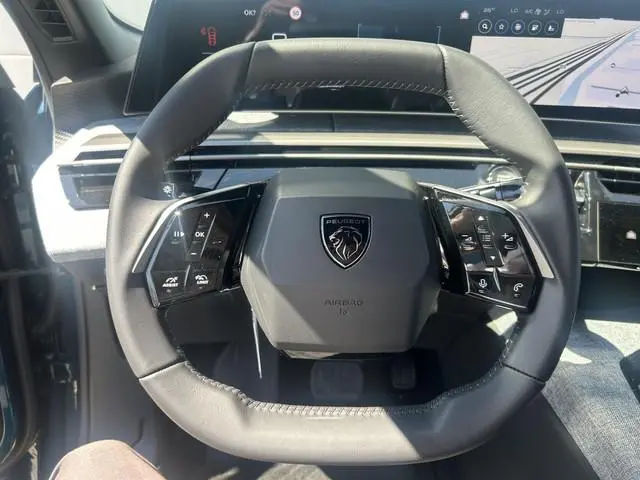 Peugeot e-3008