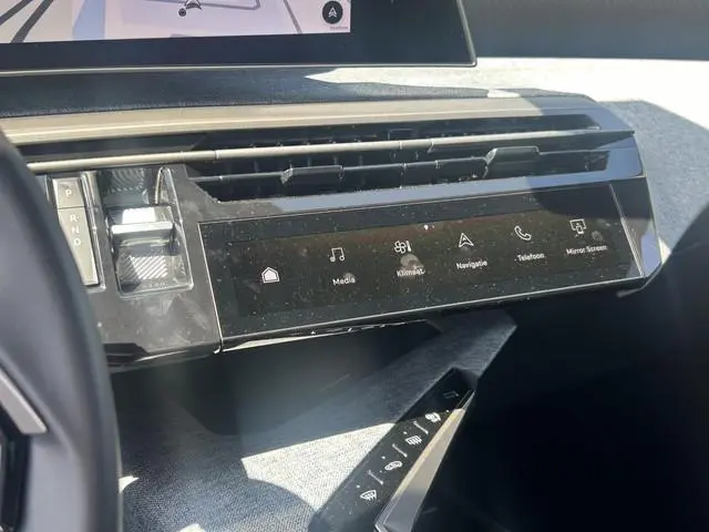 Peugeot e-3008