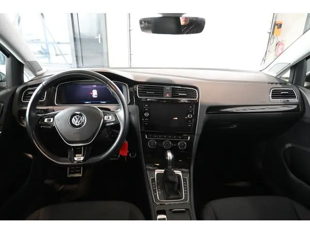 Volkswagen Golf 1.5 TSI R-Line Automaat Apple CarPlay Navigatie Panormadak Stoelverwarming Virtual C...