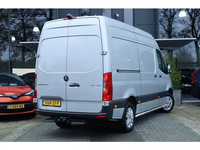 Mercedes-Benz Sprinter 317 1.9 CDI L2H2 RWD | Camera | Navi | 3.5t trekgew. | Trekhaak | 2x Voorstoe...