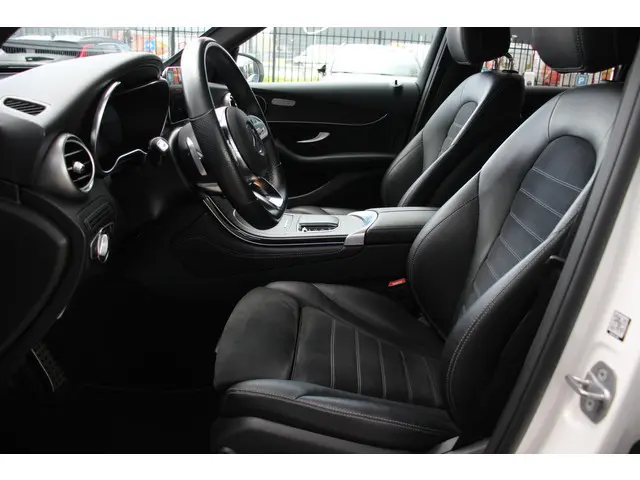 Mercedes-Benz GLC-klasse 200 4MATIC Premium Plus AMG & Night Pakket | VC | Sfeerverlichting | 20''