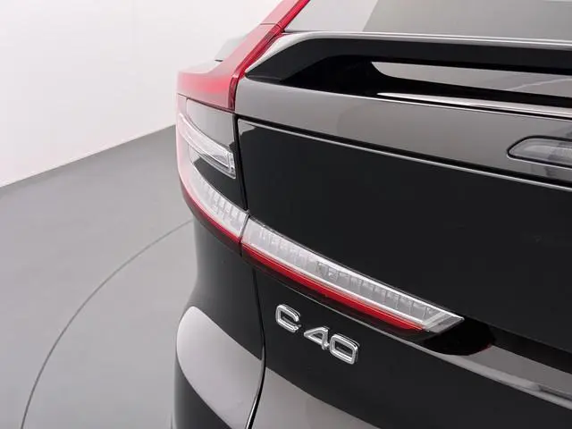 Volvo C40 Single Motor Core 70 kWh VOLVO DEALER ONDERHOUDEN| ACHTERUITRIJCAMERA| PANORAMADAK| STOEL...