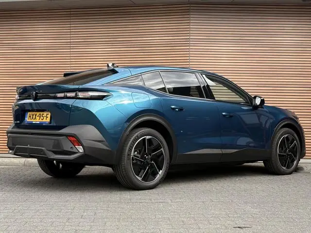 Peugeot e-408 Allure 58 kWh Navigatie / Camera / Lage km stand