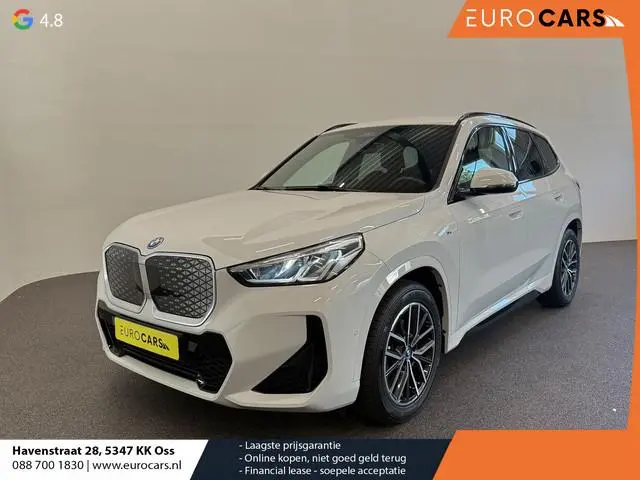 BMW iX1 eDrive20 67 kWh M Sport Edition 204pk Camera PDC Stoelverwarming Navi Hifi 18 inch M Velgen...