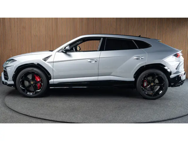 Lamborghini Urus 4.0 V8 HUD Leder Ceramic B&O 360° Massage ACC Alcantara hemel Elektr. achterklep El...