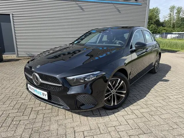 Mercedes-Benz A-klasse 250 e Luxury Line Panoramadak Trekhaak Stuurwielverwarming Carplay ACC 360 gr...