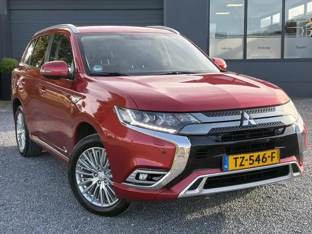 Mitsubishi Outlander 2.4 PHEV Intense ✓1e Eigenaar✓Trakhaak✓Carplay✓Camera✓Alcantara-Leder✓Stoelverw...