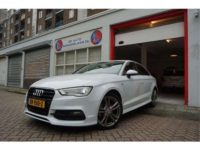 Audi A3 Limousine 1.4 TFSI CoD * S-Line S-Tronic Zeer Fraai * Side Skirts Black Line Grille Sportond...