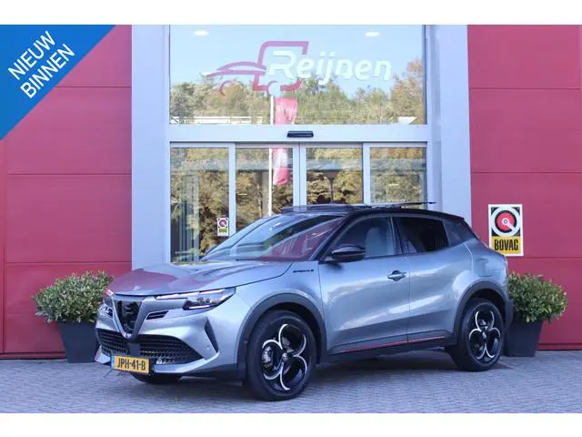 Alfa Romeo Junior 1.2 145PK IBRIDA SPECIALE | PANORAMA SCHUIF/KANTEL DAK | TECHNO PACK: LED MATRIX K...