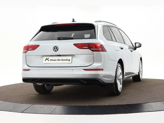 Volkswagen Golf variant Life Edition 1.5 eTSI 116 pk 7 versn. DSG · Achteruitrijcamera · draadloze t...