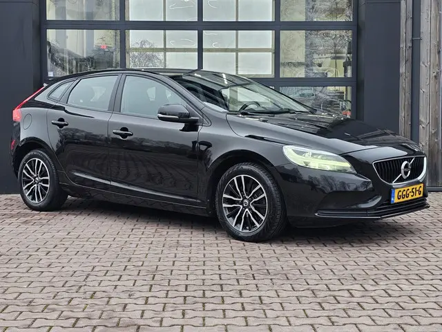 Volvo V40 2.0 T3 Momentum | LED | Navigatie | Cruise | LMV |