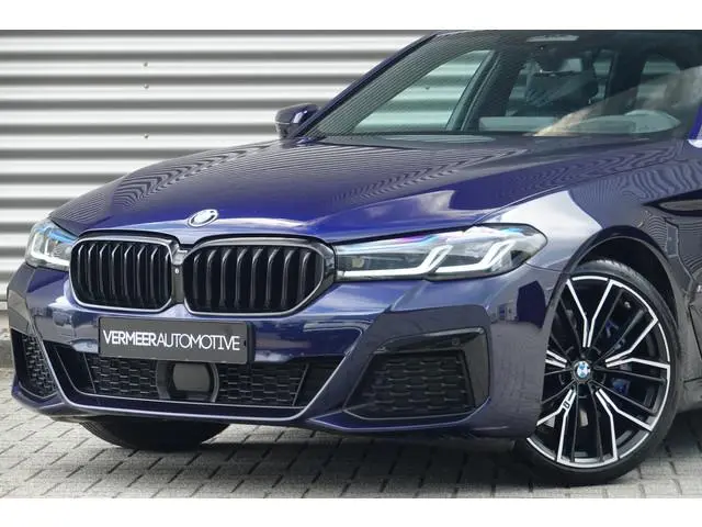 BMW 5-serie Touring 530i High Executive Edition M-Sport | Panodak | Trekhaak | Laser | HUD | H&K |
