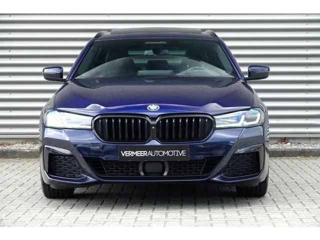 BMW 5-serie Touring 530i High Executive Edition M-Sport | Panodak | Trekhaak | Laser | HUD | H&K |
