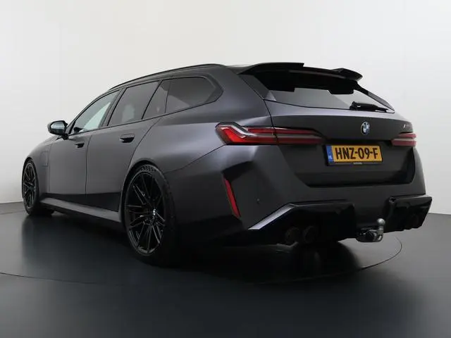 BMW 5-serie Touring M5 NL Auto | BTW | Keramische remmen | Akrapovic | BMW onderhoudscontract | Pano...