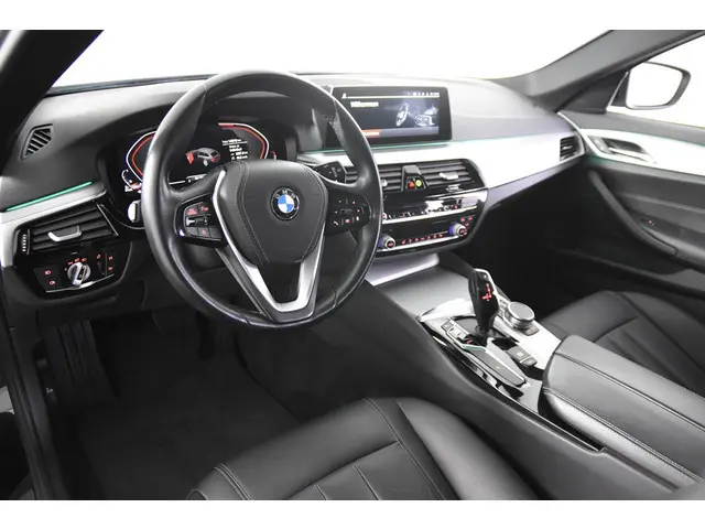 BMW 5-serie Touring 520d *1ste Eigenaar*Leer*Panoramadak*Trekhaak*Ambiente*