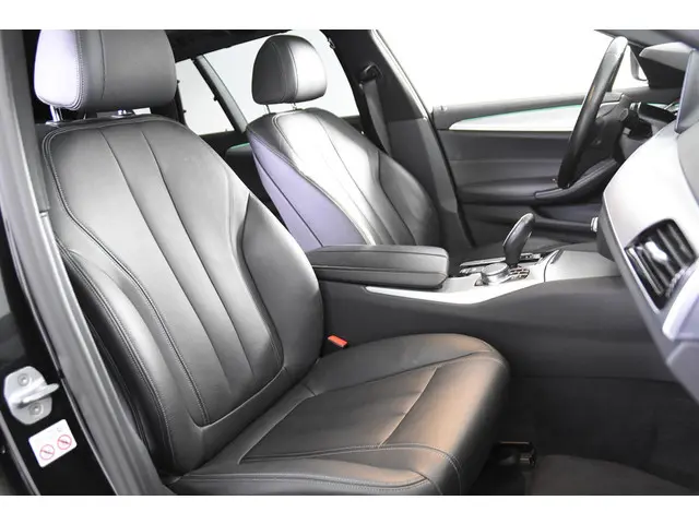 BMW 5-serie Touring 520d *1ste Eigenaar*Leer*Panoramadak*Trekhaak*Ambiente*