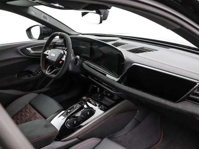 Audi RS5 Limousine e-hybrid 470 kW 639 PK · RS sportuitlaat · Topsnelheid 270 km/h · Head-up display...