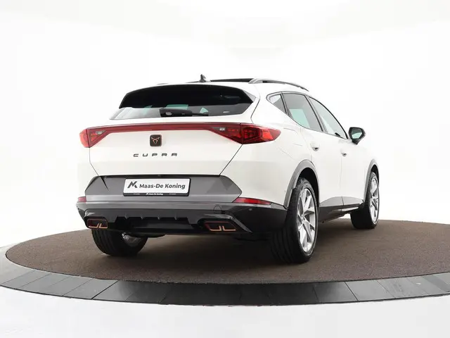 CUPRA Formentor 1.4 TSI 204pk DSG e-Hybrid Essential Limited · Panoramadak · Camera · Apple/Android...