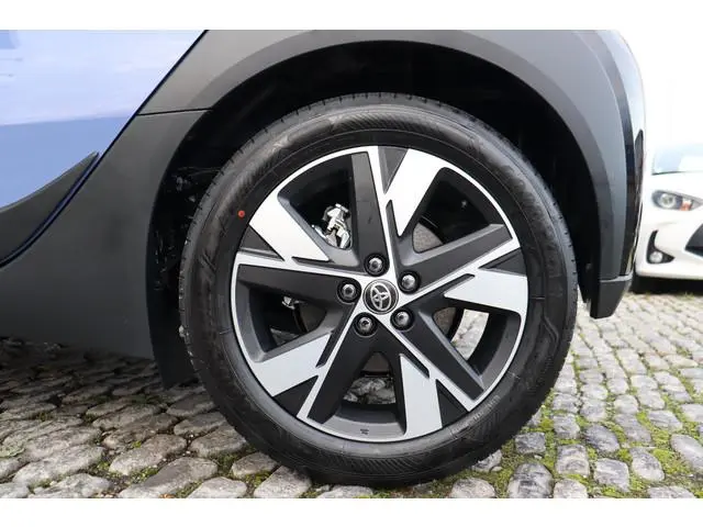 Toyota Aygo X Hybrid 115 pulse, Easy pack, Parkeersensoren, Apple Carplay, Android Auto, Keyless ent...