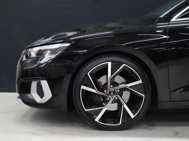 Audi A3 Limousine 35 TFSI Business edition [ADAPTIVE CRUISE, APPLE CARPLAY, TREKHAAK AFNEEMBAAR, AND...