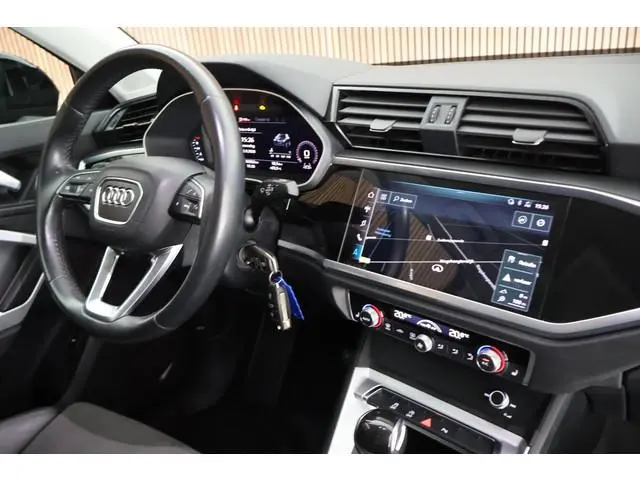 Audi Q3 35 TFSI 150pk S-Tronic Advanced LED Koplampen Stoelverwarming Trekhaak ACC Parkeersensoren