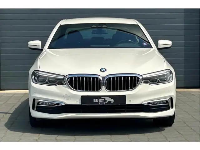 BMW 5-serie 530i High Executive Luxury Line NAPPA LEER 18" NL-auto!