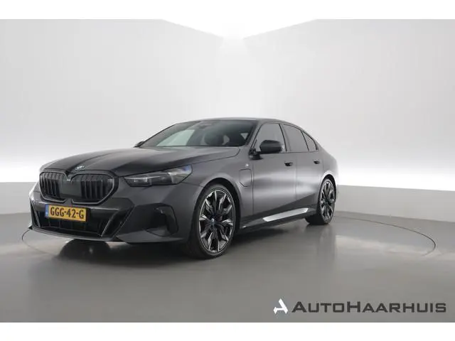 BMW 5-serie 550e xDrive M-Sport Pro | Rijklaar! | SOH 93.7% | 6-Cilinder | Pano | Elek. Trekhaak | B...