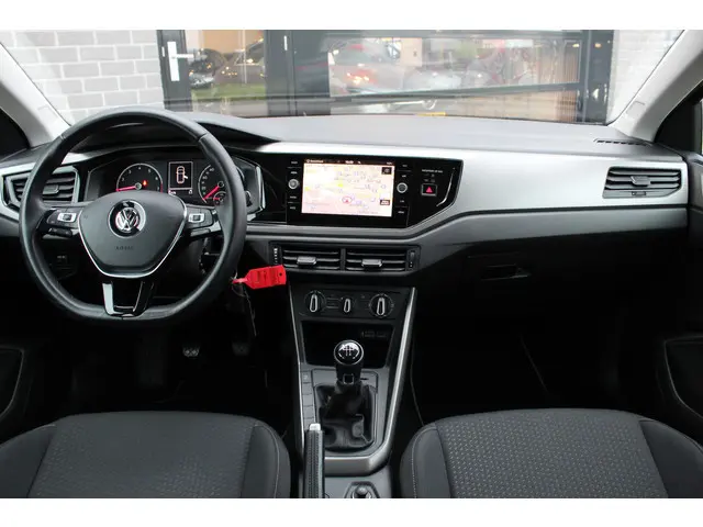 Volkswagen Polo 1.0 TSI Comfortline / Carplay / Navigatie / N.A.P.