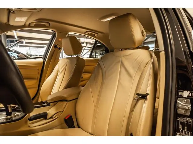 BMW 3-serie 328i xDrive High Executive Leder | Dealer Onderhouden