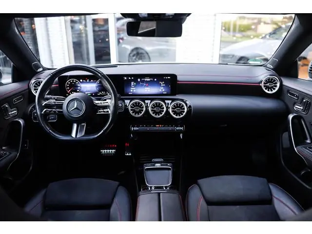 Mercedes-Benz CLA-klasse Shooting Brake 250 e AMG Line Plus Trekhaak Pano Elect. Stoelen