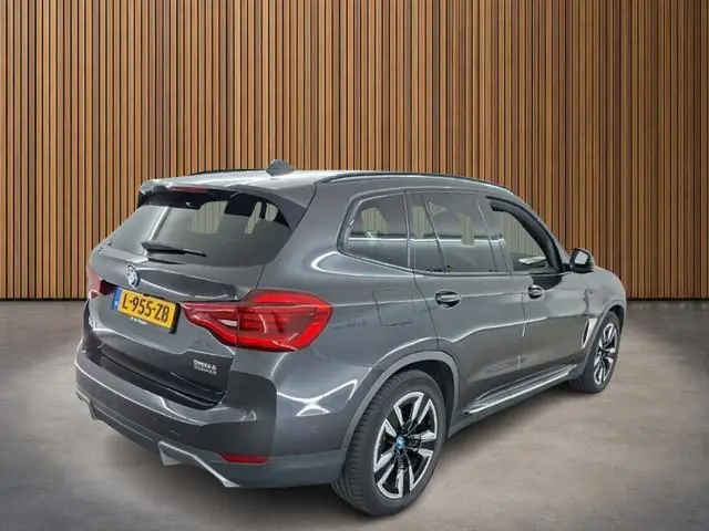 BMW iX3 Executive 80 kWh 3-Fase 1e-Eig. & Dealer-Onderh. BOVAG-Garantie. NL-Auto.