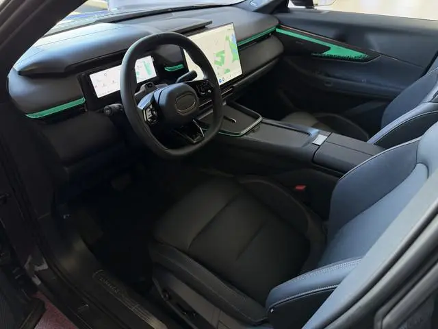 Lynk & Co 08