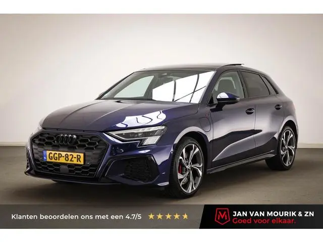 Audi A3 Sportback 45 TFSI e S edition Competition | MATRIX LED / PARKEER- PACK | PANORAMADAK | HALF...