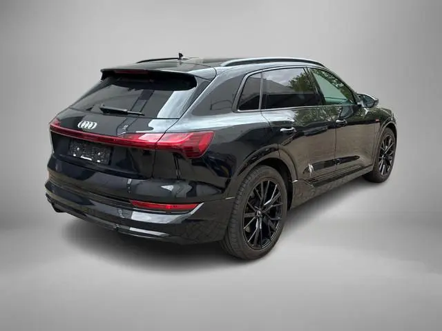 Audi e-tron 55 408pk Quattro S edition 95 kWh · SOH 98,3% · Camera · Luchtvering · Navigatie · Head-...
