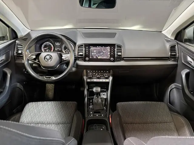 ŠKODA Karoq 1.5 TSI ACT Business Edition Plus | Panoramadak | Camera | Adaptive cruise | Stoelverwar...