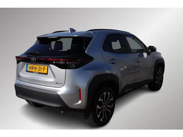 Toyota Yaris Cross 1.5 Hybrid 115 First Edition, Comfort pack, Stoel & Stuur verwarming, BSM, Parkee...