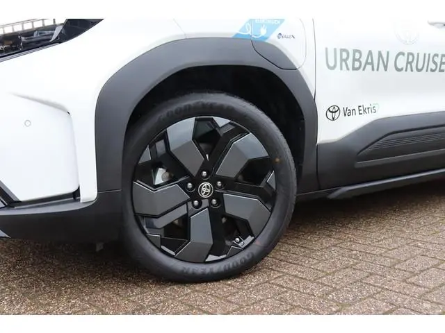 Toyota Urban Cruiser Executive 61 kWh, Apple CarPlay, JBL, Android Auto, Adaptieve cruise control, S...
