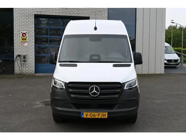 Mercedes-Benz eSprinter 320 RWD L2H2 Select 81kWh LED, Smartphone integratie, Navigatie, Trekhaak, E...
