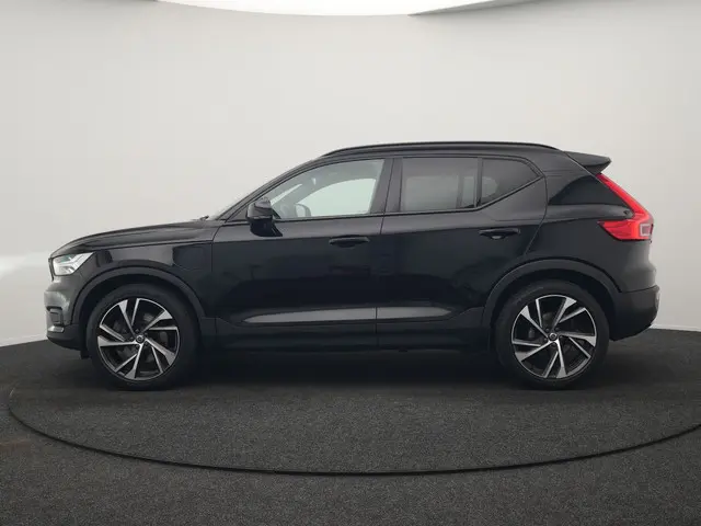 Volvo XC40 T5 Recharge R-Design PHEV 263pk Dealer O.H. | Trekhaak Af Fabriek | Adaptive Cruise | Har...