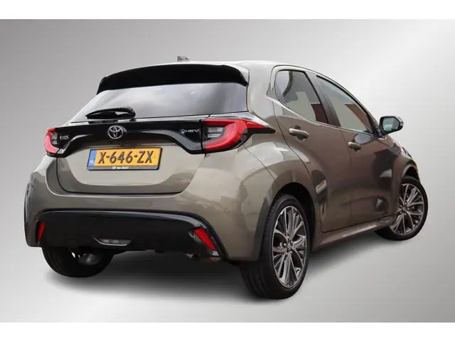 Toyota Yaris 1.5 Hybrid 130 Executive, parkeersensoren, BSM, Apple CarPlay / Android Auto.