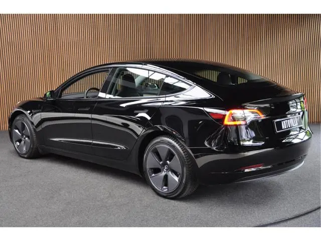 Tesla Model 3 RWD SOH: 95.9% Panodak Leer 360° ACC Climate Stuur- & Stoelverwarming voor & achter LM...