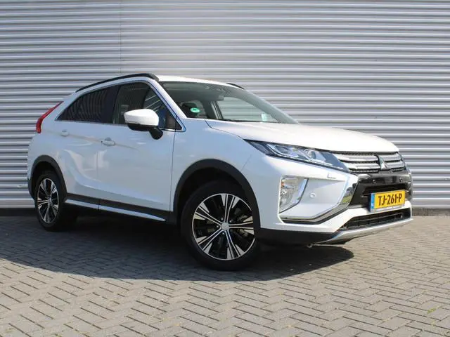 Mitsubishi Eclipse Cross 1.5 DI-T First Edition | Trekhaak | 18" LM | HUD | 360 Camera | Dodehoek de...