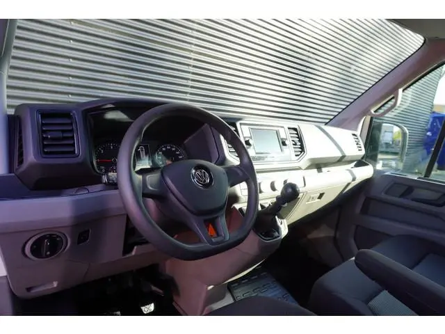 Volkswagen Crafter 140pk L3H3/L2H2 Trekhaak Cruise control Airco 3-zits Camera Apple Carplay