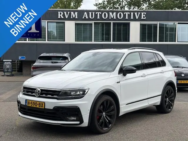 Volkswagen Tiguan 1.5 TSI ACT Highline Business R VAN: 30.900,- VOOR: 27.877,- UW WKVOORDEEL: 3.023,...