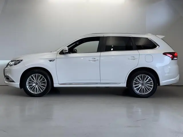 Mitsubishi Outlander 2.4 PHEV Instyle | Adaptive Cruise | Schuifdak | 360 camera | Garantie tot 20-0...