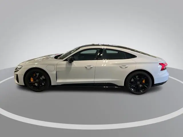 Audi e-tron GT GT 93 kWh 476pk · SOH 92% · Glazendak · 360 Camera · Luchtvering · Stoelventilatie ·...
